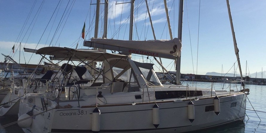 Beneteau Oceanis 38