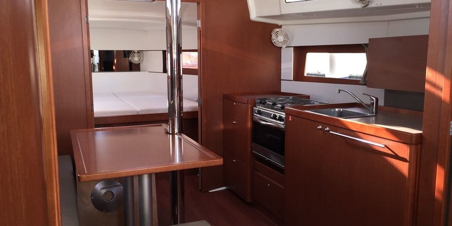 Beneteau Oceanis 38