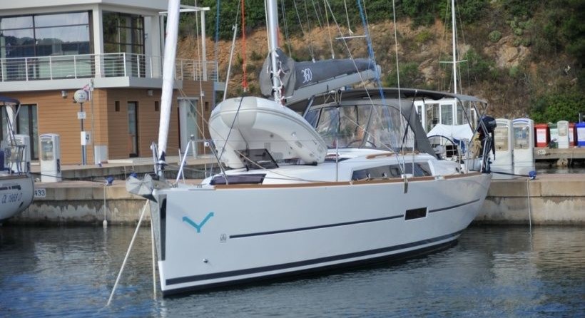 Dufour 360
