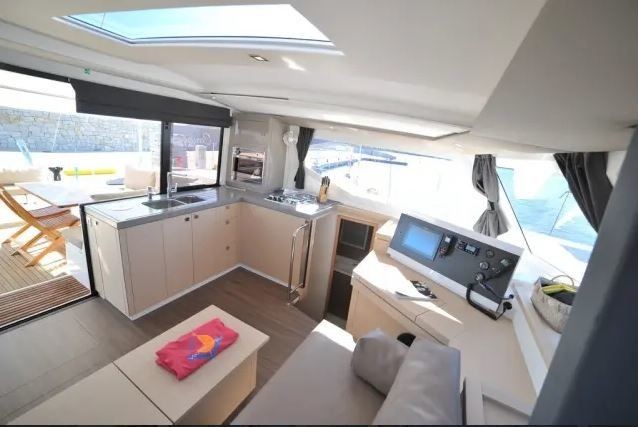 Fountaine Pajot Lucia 40