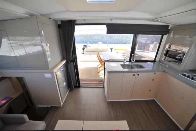 Fountaine Pajot Lucia 40
