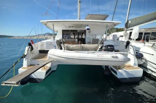 Fountaine Pajot Lucia 40
