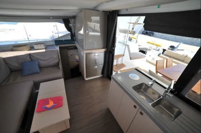 Fountaine Pajot Lucia 40
