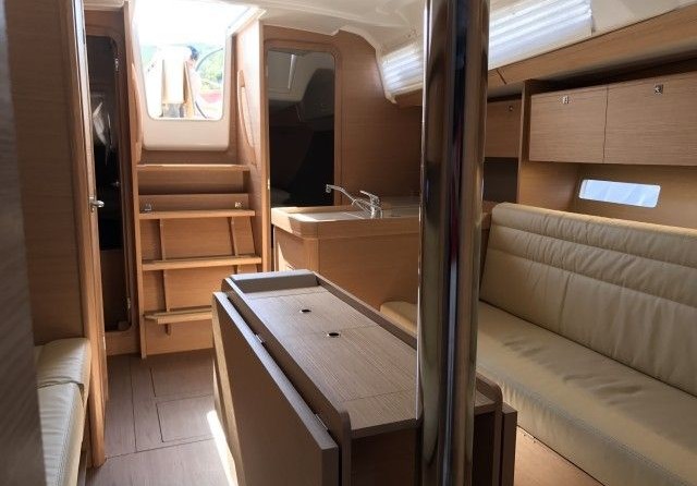 Dufour 350