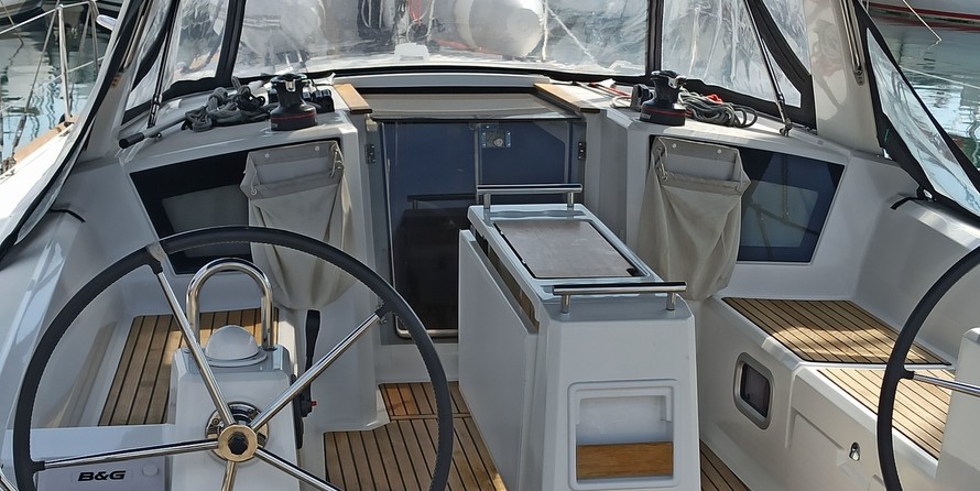Beneteau Oceanis 38