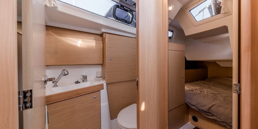 Beneteau Oceanis 38