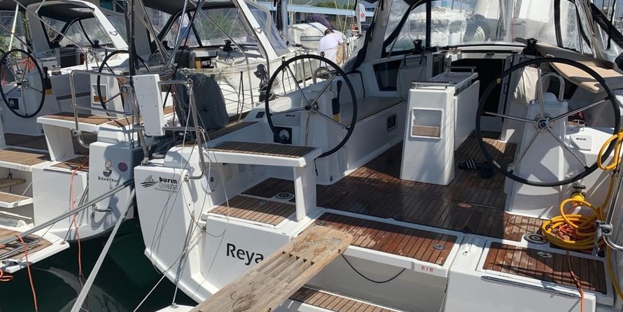 Beneteau Oceanis 38