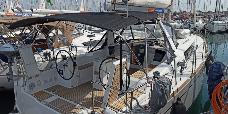 Beneteau Oceanis 38