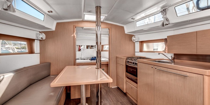 Beneteau Oceanis 38