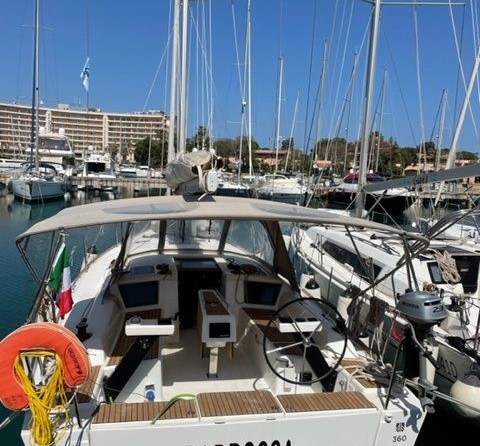 Dufour 360