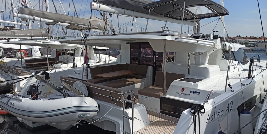 Fountaine Pajot Astréa 42