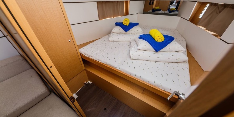 Beneteau Oceanis 38