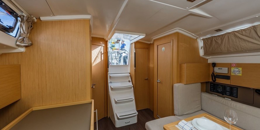 Beneteau Oceanis 38