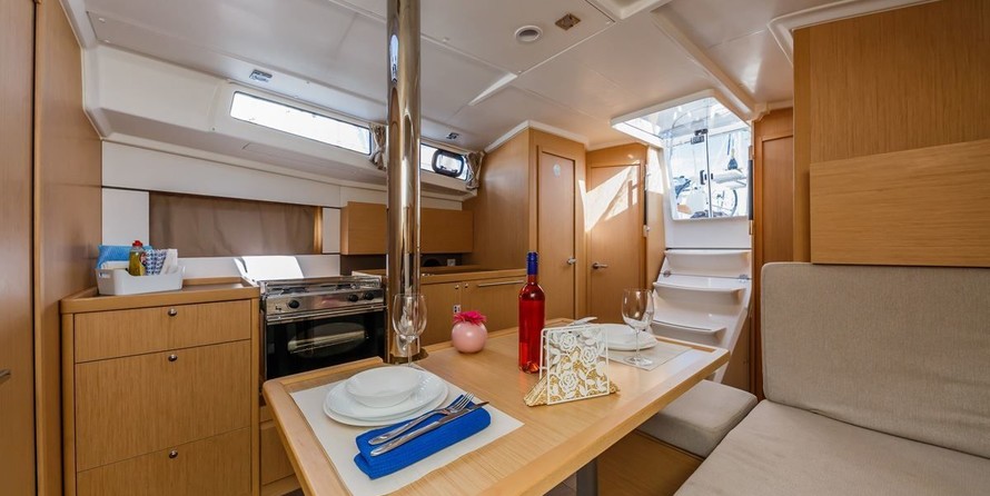 Beneteau Oceanis 38