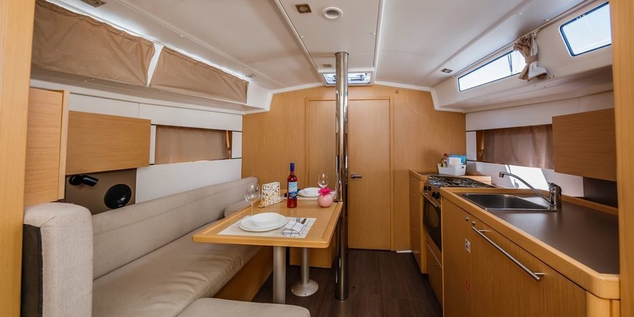 Beneteau Oceanis 38