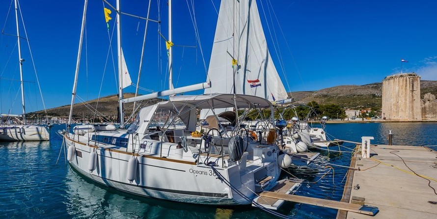 Beneteau Oceanis 38