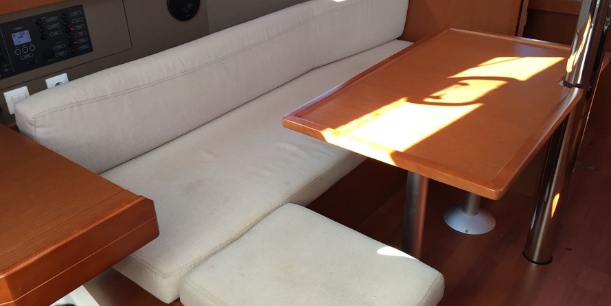 Beneteau Oceanis 38