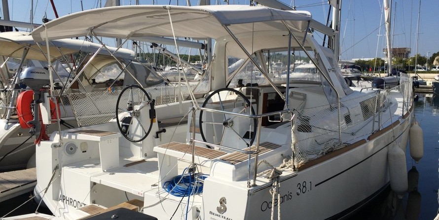 Beneteau Oceanis 38