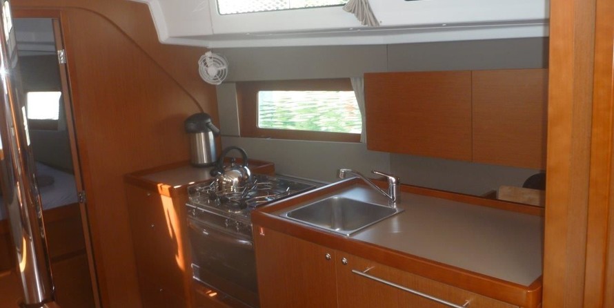Beneteau Oceanis 38