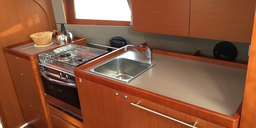 Beneteau Oceanis 38