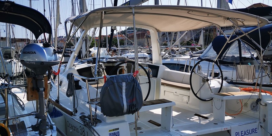 Beneteau Oceanis 38