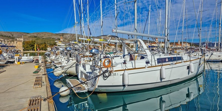 Beneteau Oceanis 38