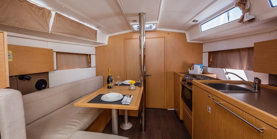 Beneteau Oceanis 38