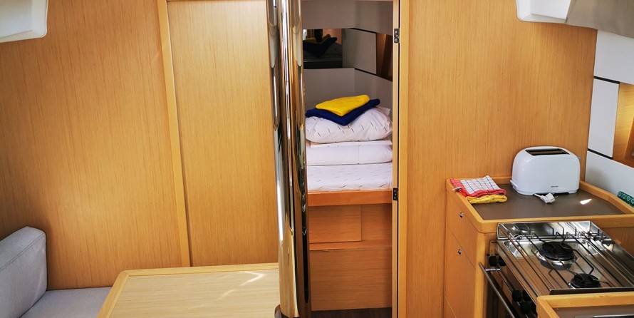 Beneteau Oceanis 38