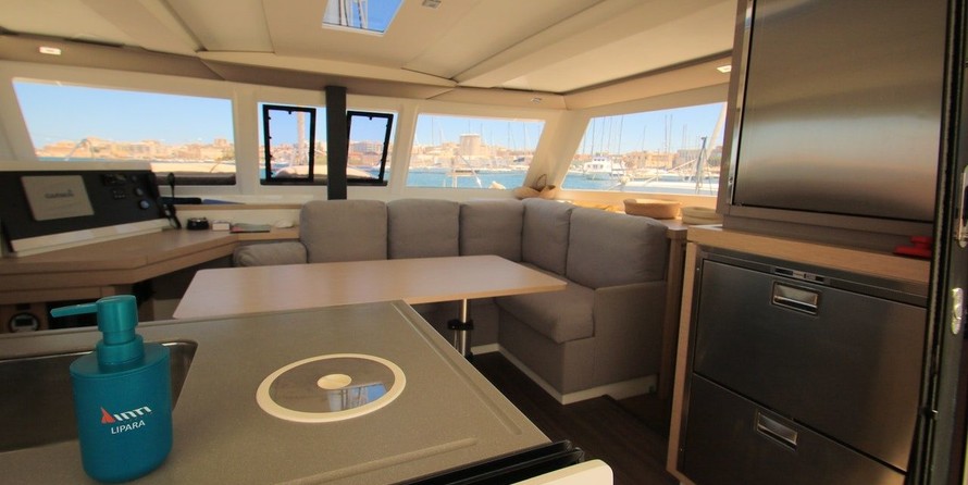 Fountaine Pajot Lucia 40