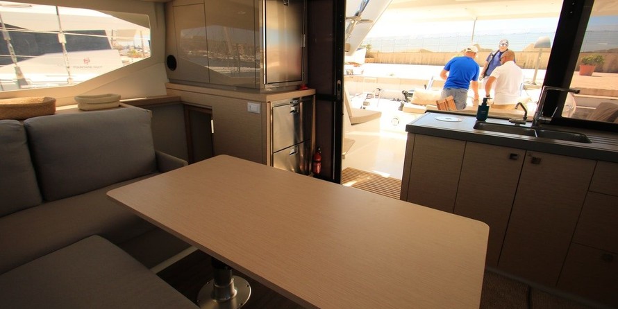 Fountaine Pajot Lucia 40