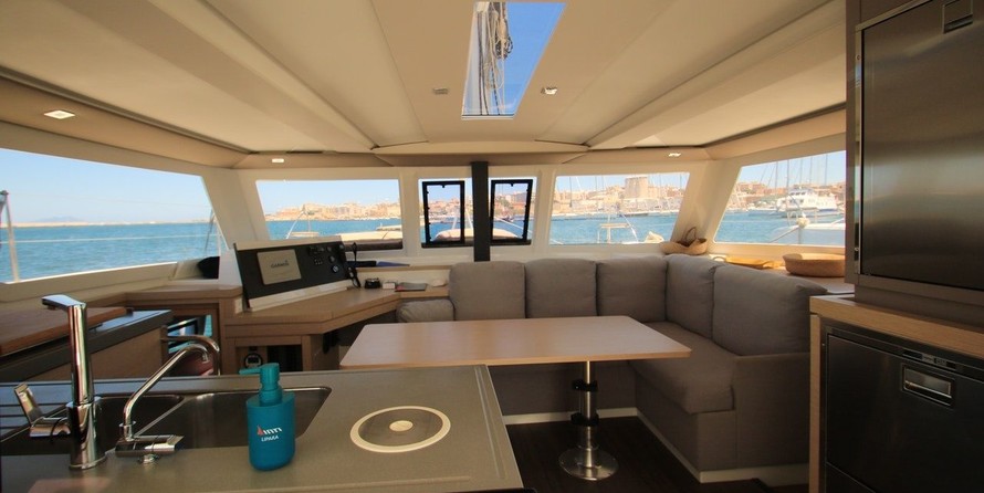 Fountaine Pajot Lucia 40
