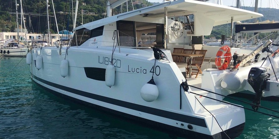 Fountaine Pajot Lucia 40