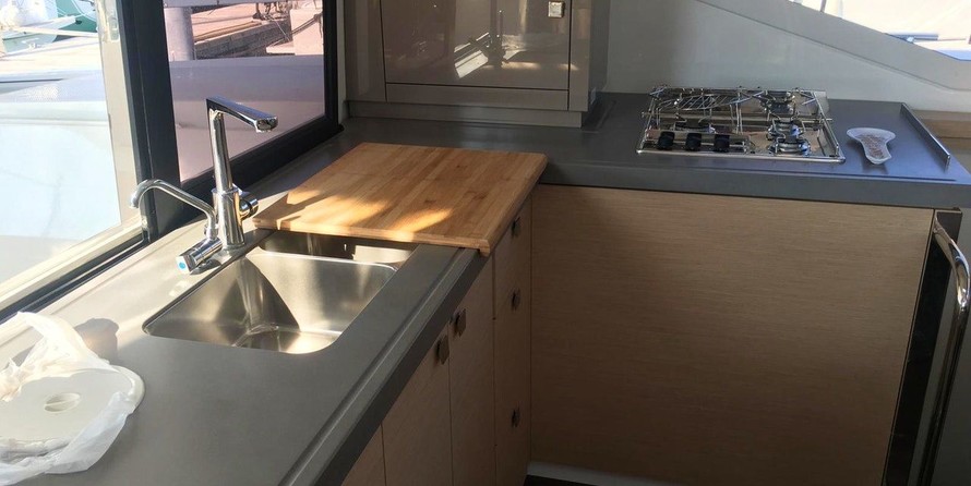 Fountaine Pajot Lucia 40