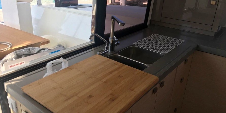 Fountaine Pajot Lucia 40