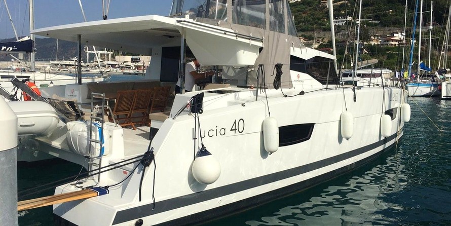Fountaine Pajot Lucia 40