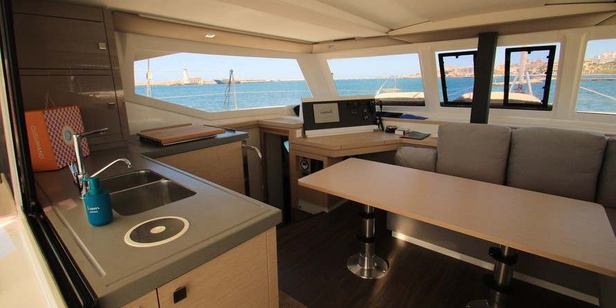 Fountaine Pajot Lucia 40