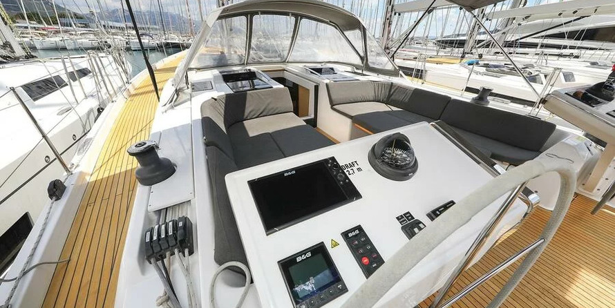 Hanse 588