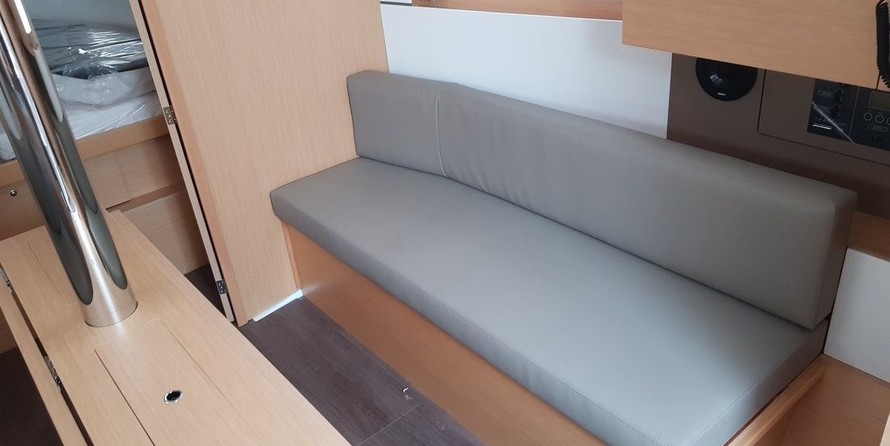 Beneteau Oceanis 38