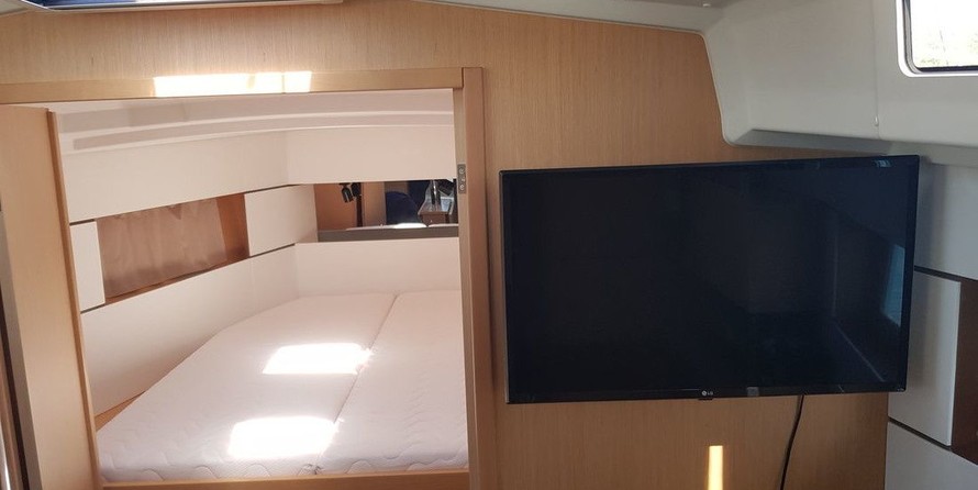 Beneteau Oceanis 38