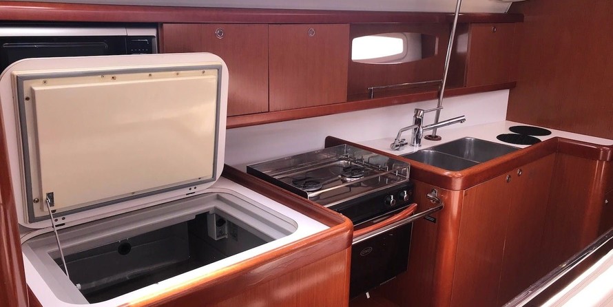 Beneteau Oceanis 43
