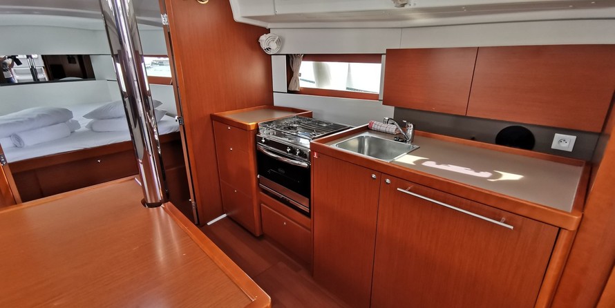 Beneteau Oceanis 38
