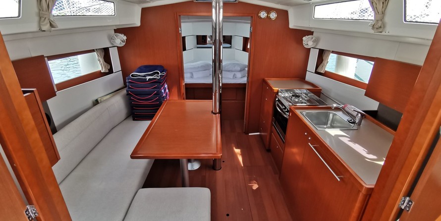 Beneteau Oceanis 38