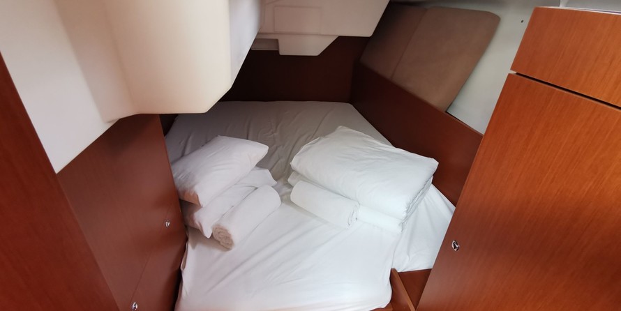 Beneteau Oceanis 38