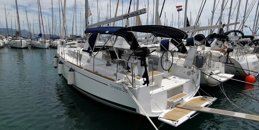 Beneteau Oceanis 38