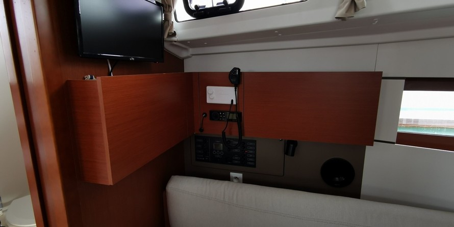 Beneteau Oceanis 38
