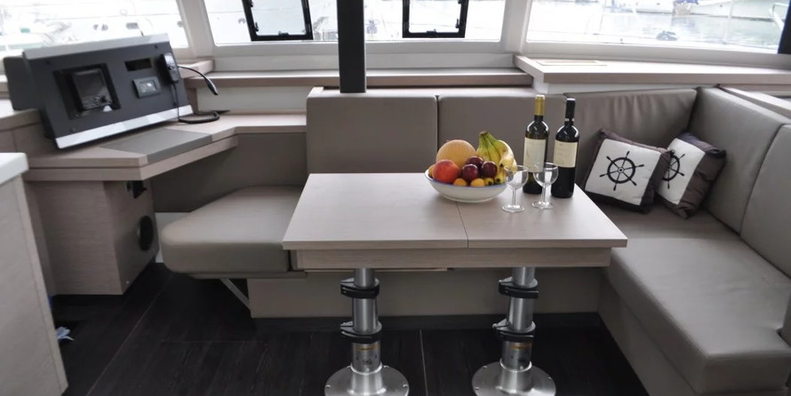 Fountaine Pajot Astréa 42