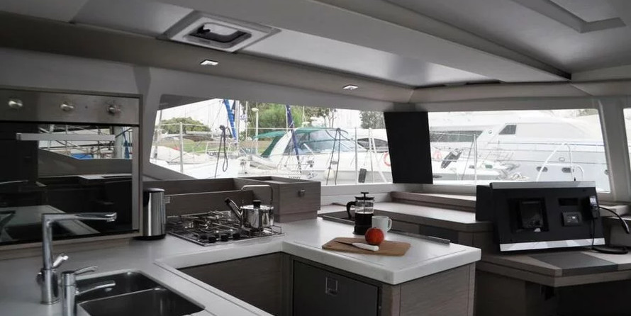 Fountaine Pajot Astréa 42