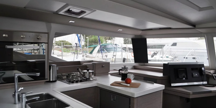 Fountaine Pajot Astréa 42