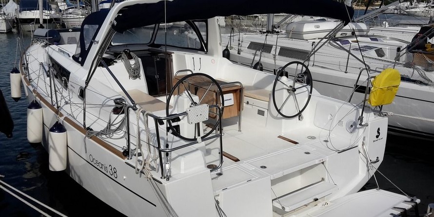 Beneteau Oceanis 38