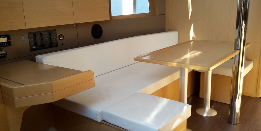 Beneteau Oceanis 38